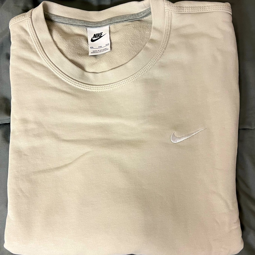 Nike cream/beige crewneck, fits like XL